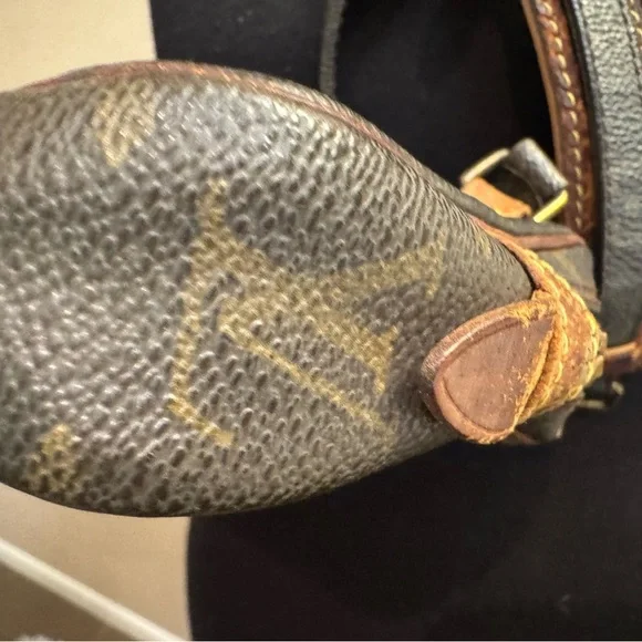 LOUIS VUITTON MONO Marly
Bandoulière Crossbody AUTHENTIC VINTAGE Luxury Purse - Picture 10 of 17